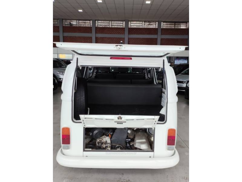 VOLKSWAGEN - KOMBI - 2009/2010 - Branca - R$ 91.900,00