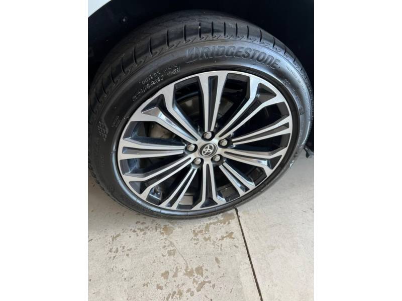 TOYOTA - COROLLA - 2022/2023 - Branca - R$ 149.900,00