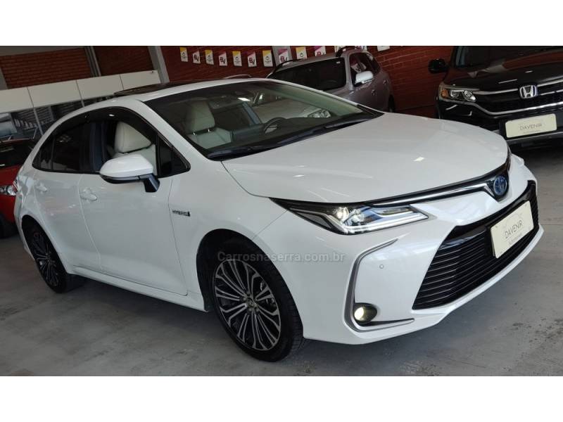 TOYOTA - COROLLA - 2022/2023 - Branca - R$ 149.900,00