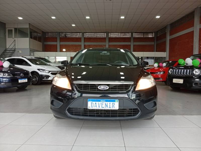 FORD - FOCUS - 2011/2012 - Preta - R$ 35.900,00