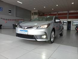TOYOTA - COROLLA - 2017/2018 - Prata - R$ 106.900,00