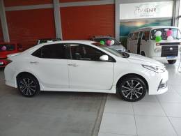 TOYOTA - COROLLA - 2017/2018 - Branca - R$ 106.900,00