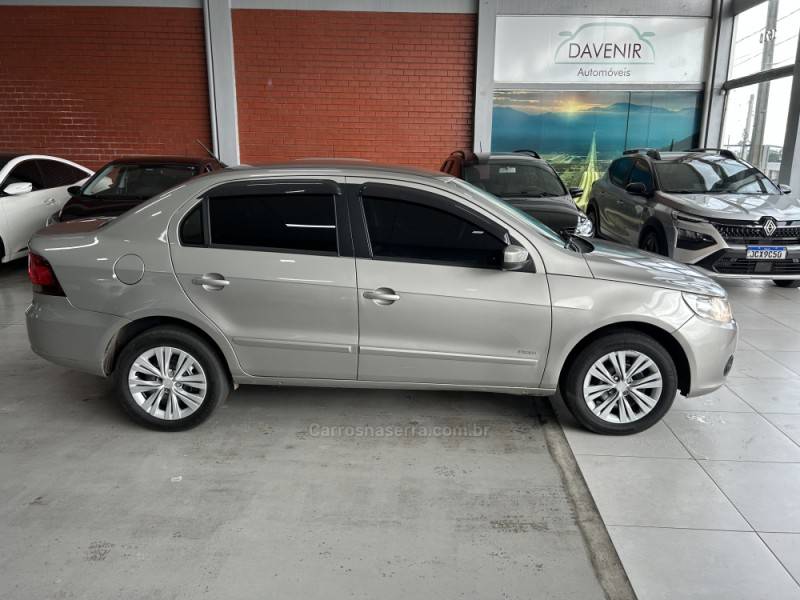 VOLKSWAGEN - VOYAGE - 2011/2012 - Cinza - R$ 33.900,00