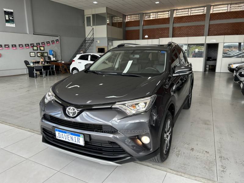 TOYOTA - RAV4 - 2018/2019 - Cinza - R$ 128.900,00