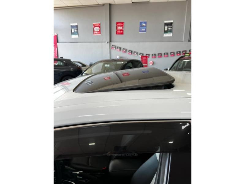 TOYOTA - COROLLA - 2022/2023 - Branca - R$ 149.900,00