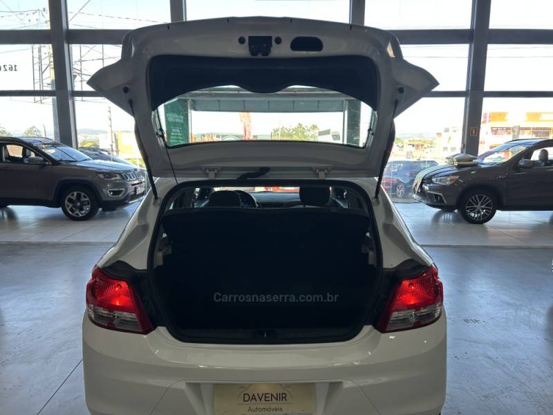 CHEVROLET - ONIX - 2015/2015 - Branca - R$ 48.900,00
