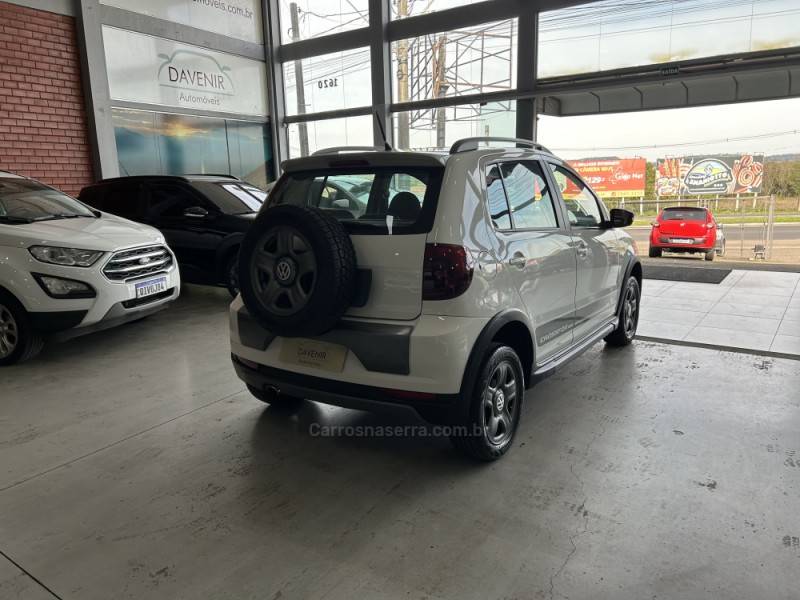 VOLKSWAGEN - CROSSFOX - 2011/2012 - Branca - R$ 44.900,00