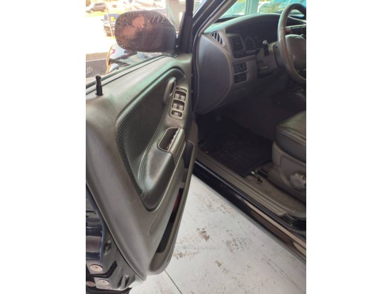 CHEVROLET - TRACKER - 2008/2008 - Preta - R$ 46.900,00