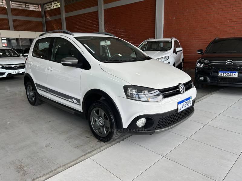 VOLKSWAGEN - CROSSFOX - 2011/2012 - Branca - R$ 44.900,00