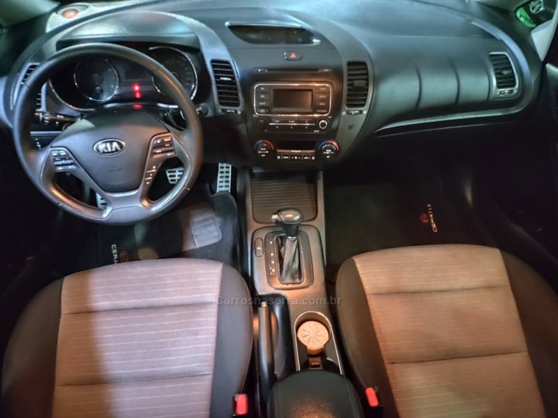 KIA MOTORS - CERATO - 2013/2014 - Vermelha - R$ 64.900,00