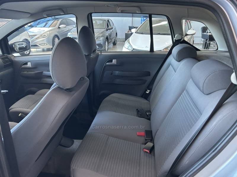 VOLKSWAGEN - SPACEFOX - 2008/2009 - Prata - R$ 33.900,00