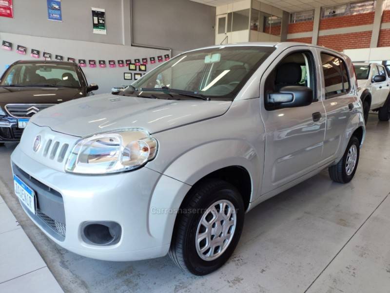 FIAT - UNO - 2014/2015 - Prata - R$ 28.900,00