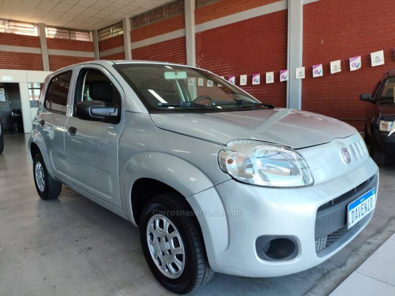 FIAT - UNO - 2014/2015 - Prata - R$ 28.900,00