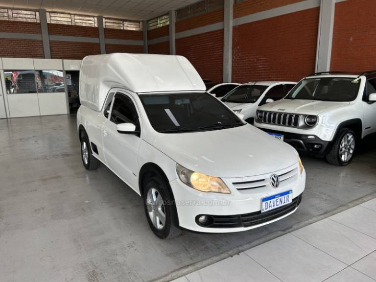 VOLKSWAGEN - SAVEIRO - 2012/2013 - Branca - R$ 46.900,00