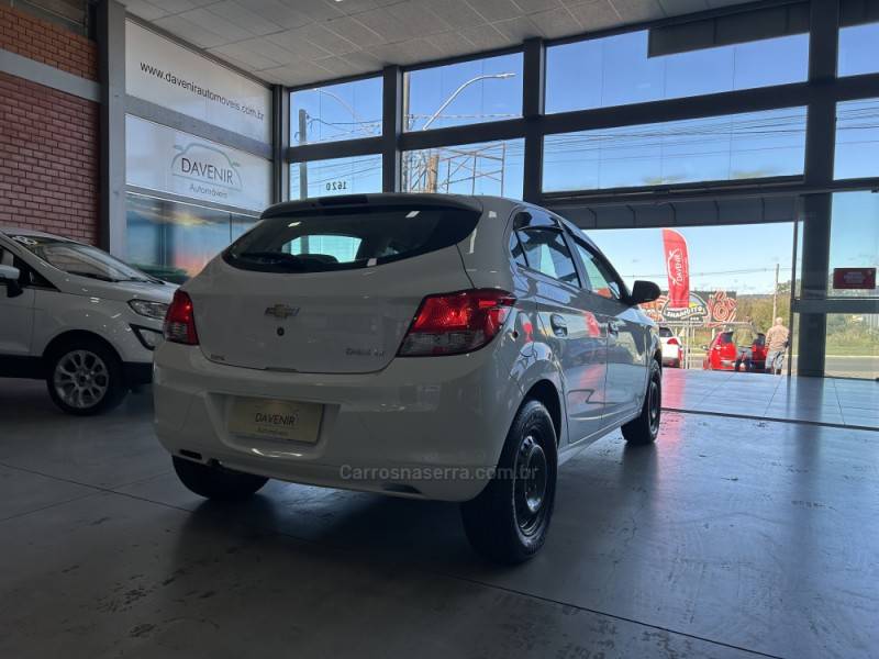 CHEVROLET - ONIX - 2015/2015 - Branca - R$ 48.900,00