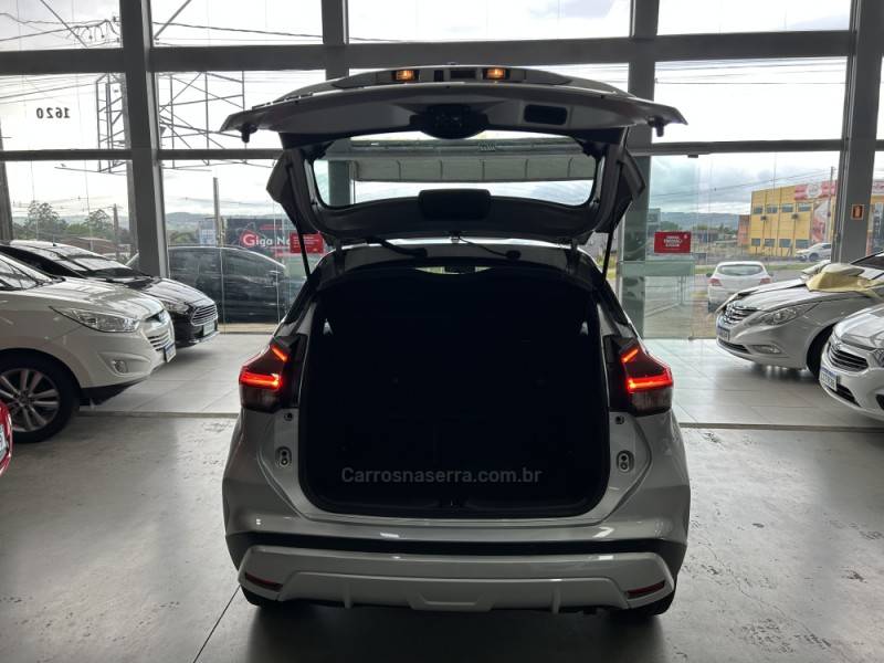 NISSAN - KICKS - 2022/2022 - Prata - R$ 99.900,00